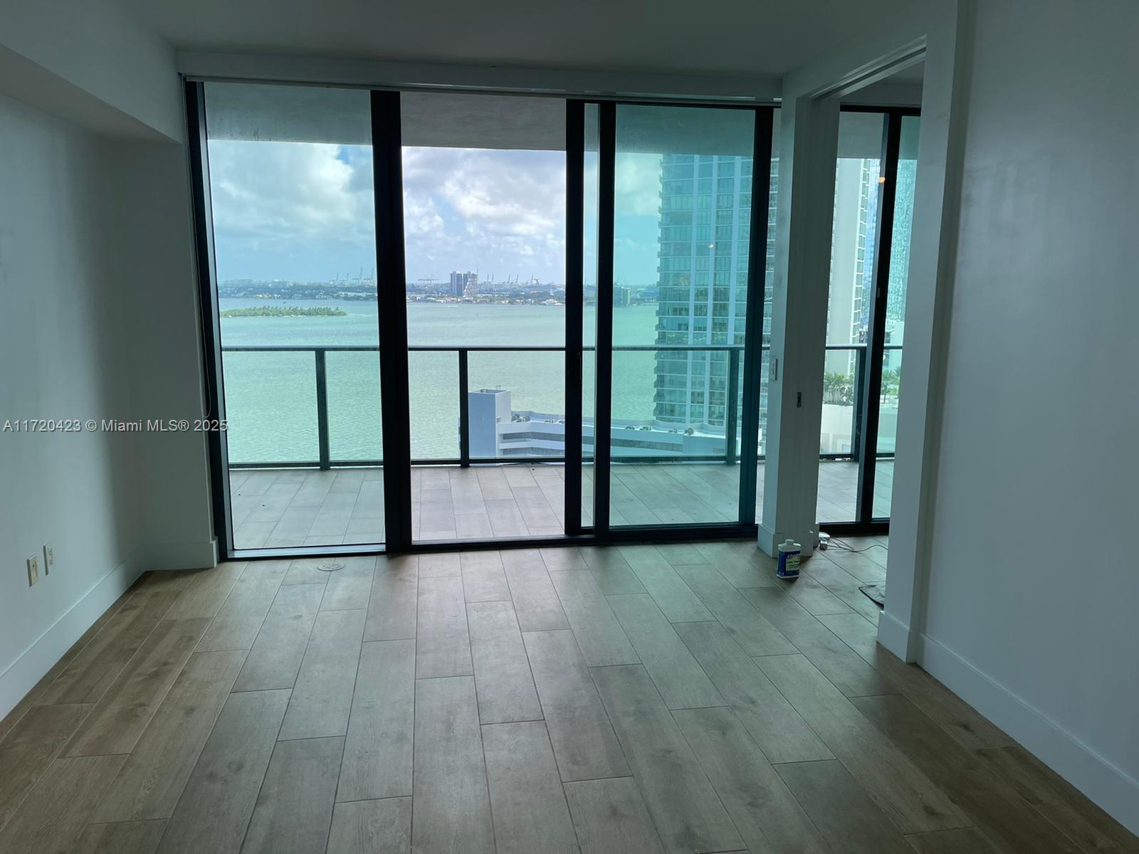 PARAISO BAY CONDO - Residential