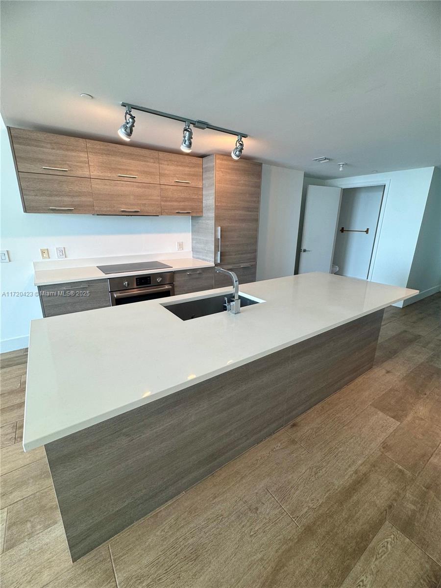 PARAISO BAY CONDO - Residential