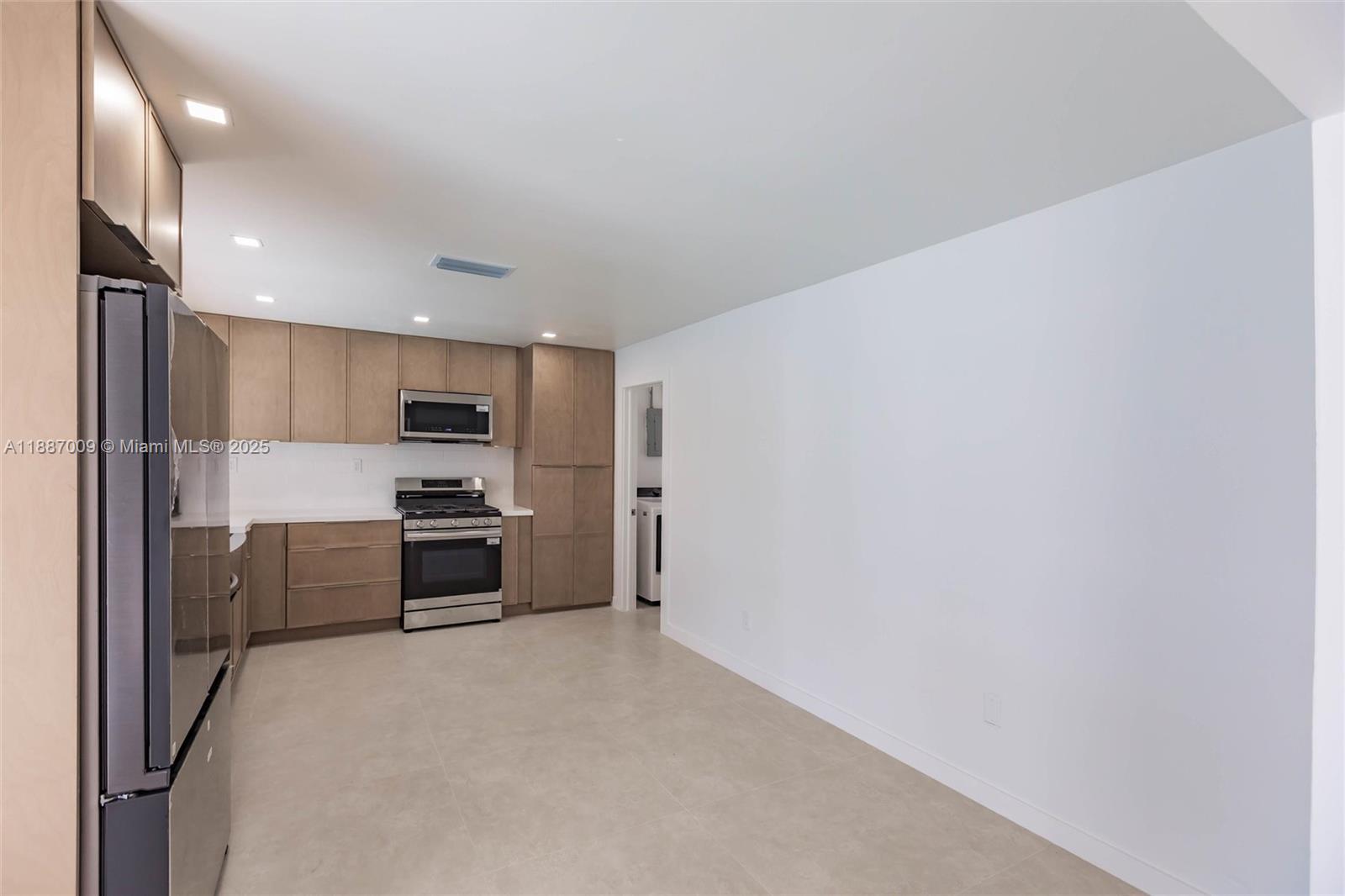 SUNRISE GOLF VILLAGE SEC - Residential