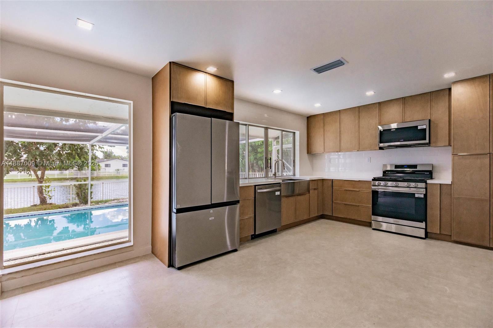 SUNRISE GOLF VILLAGE SEC - Residential