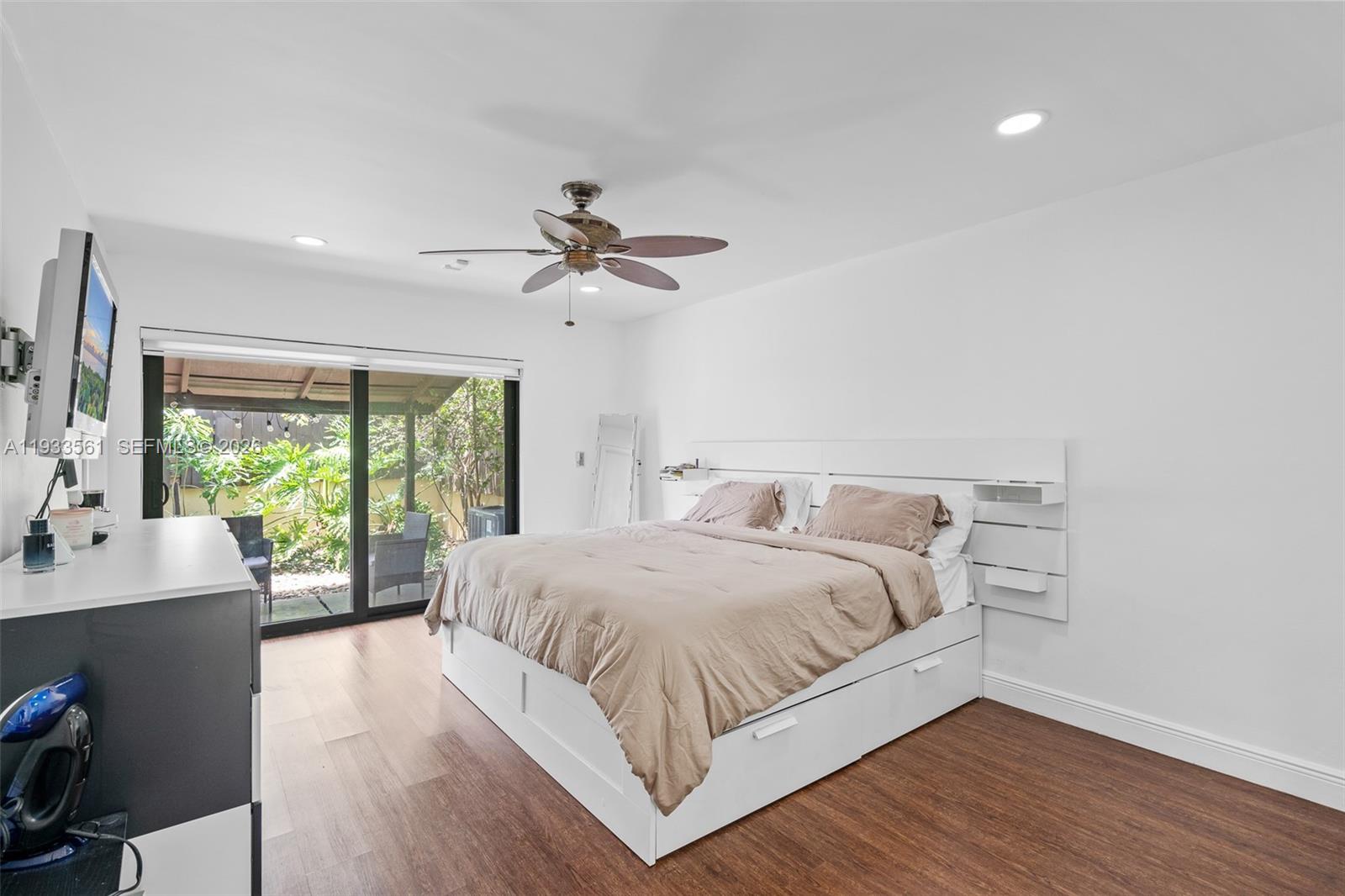 SKY LAKE VILLAS FIRST ADD - Residential