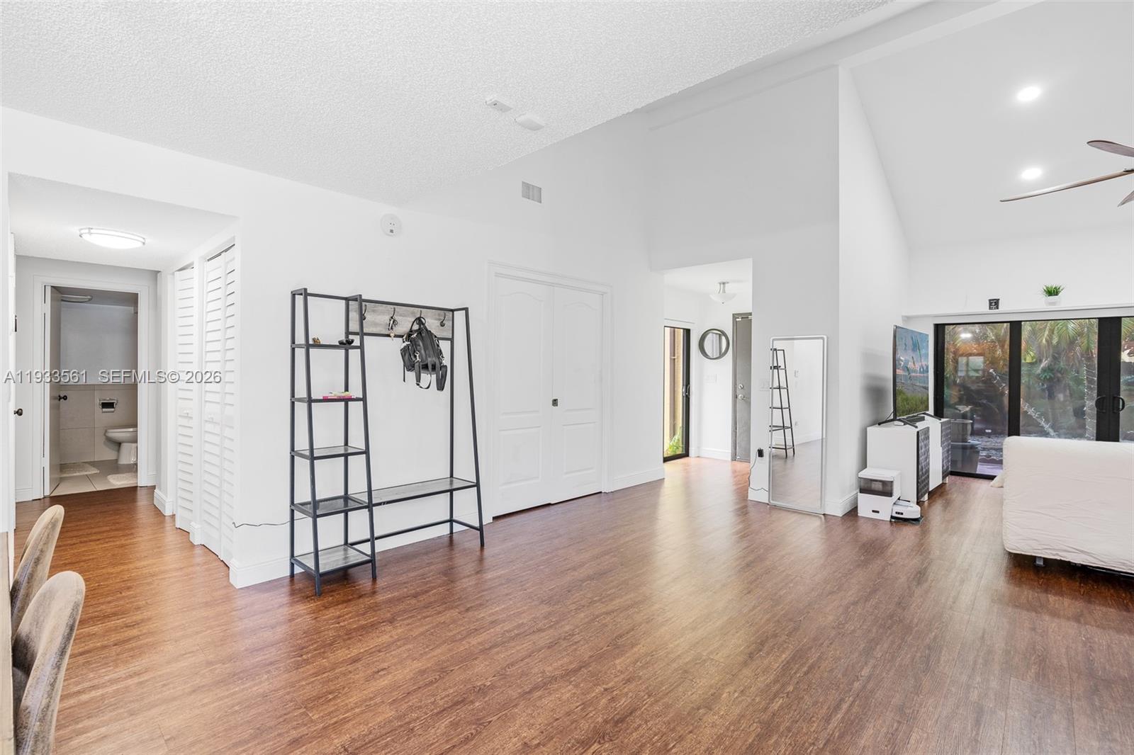 SKY LAKE VILLAS FIRST ADD - Residential