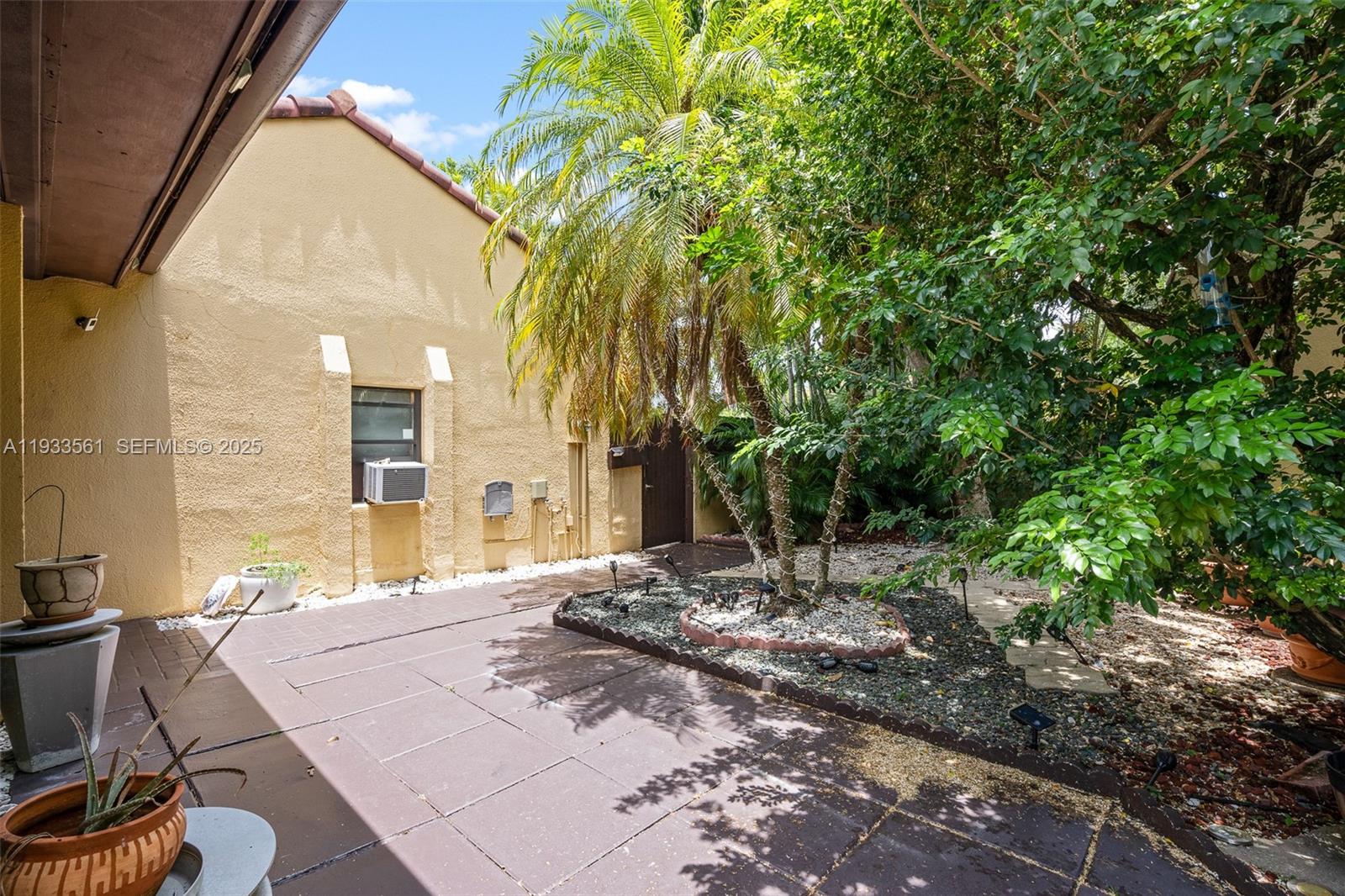 SKY LAKE VILLAS FIRST ADD - Residential