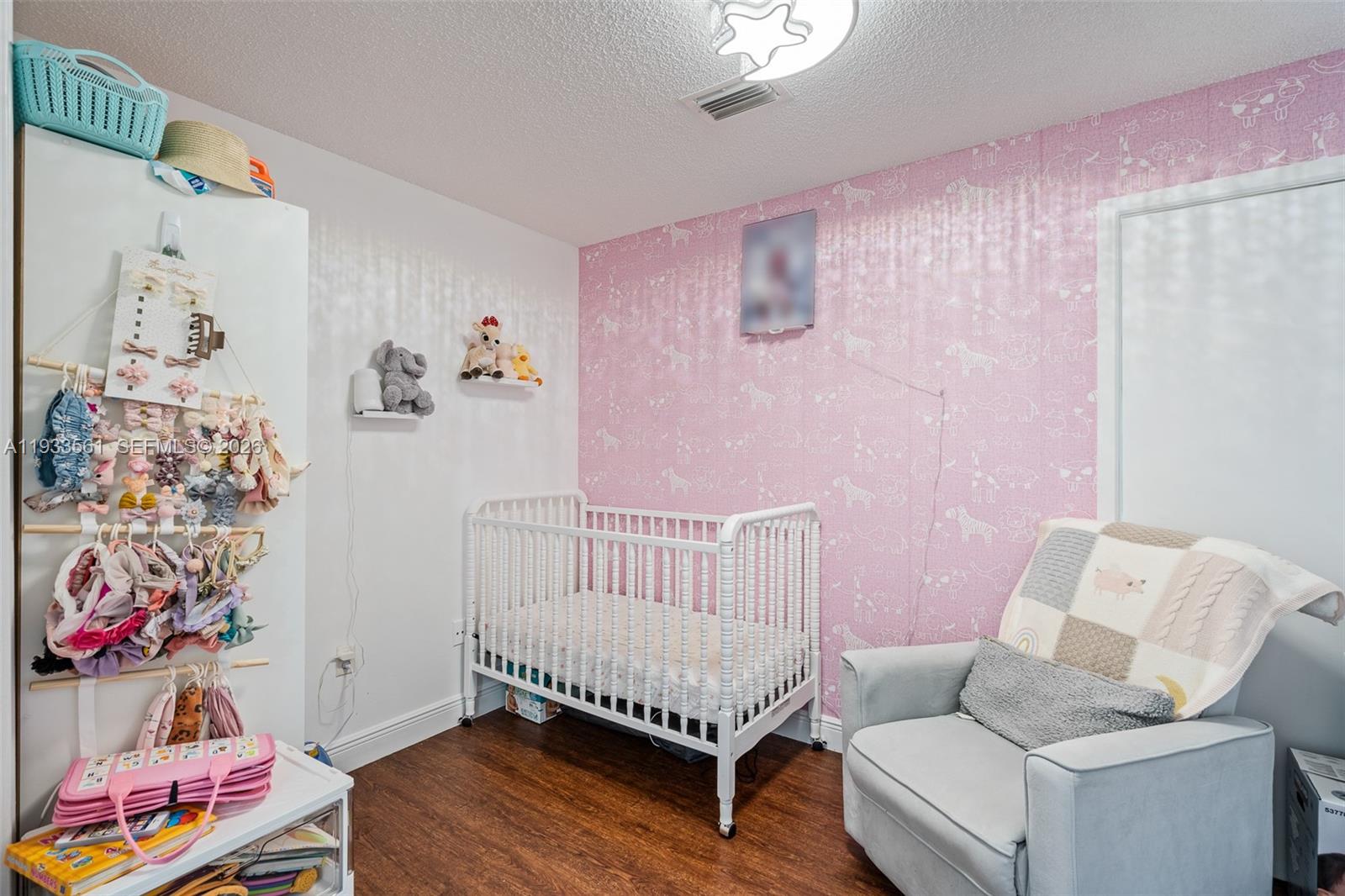 SKY LAKE VILLAS FIRST ADD - Residential