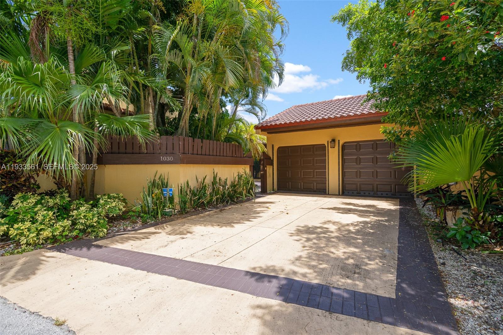 SKY LAKE VILLAS FIRST ADD - Residential