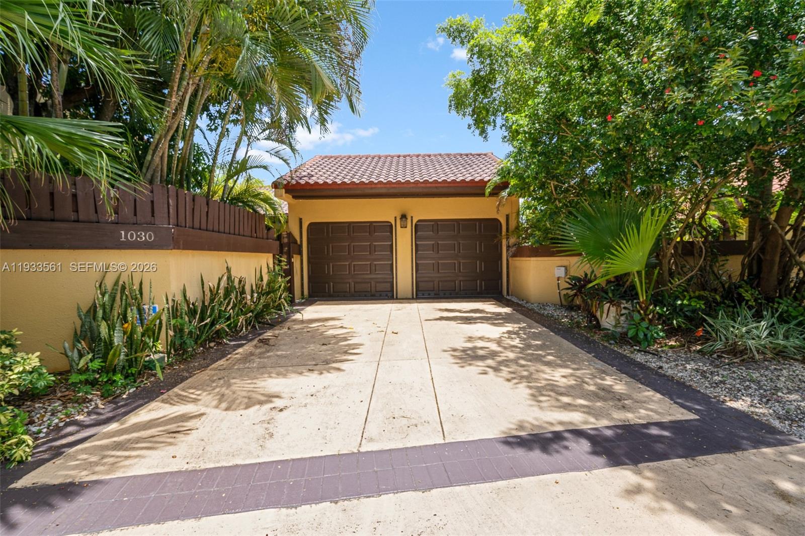 SKY LAKE VILLAS FIRST ADD - Residential