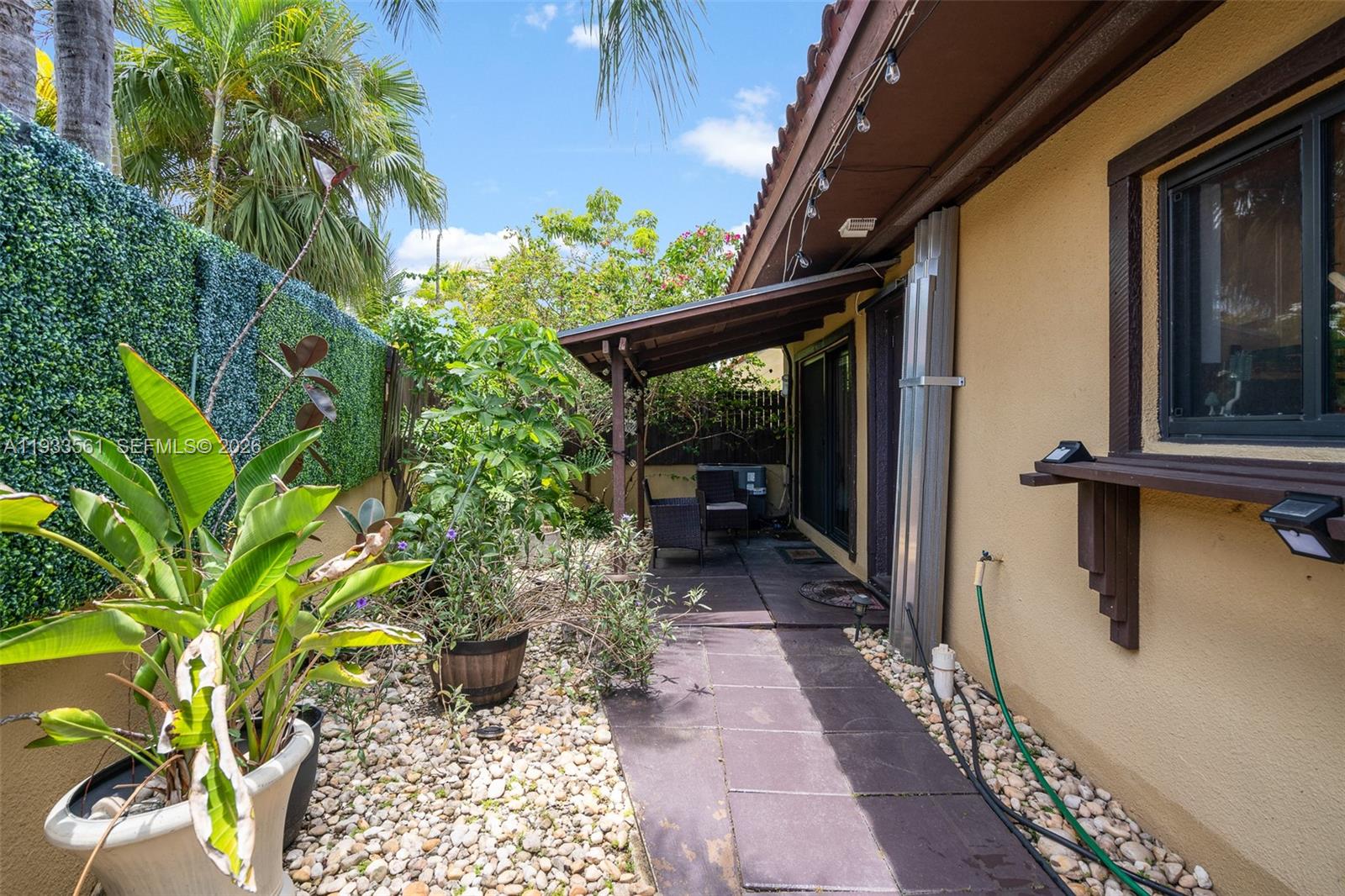 SKY LAKE VILLAS FIRST ADD - Residential