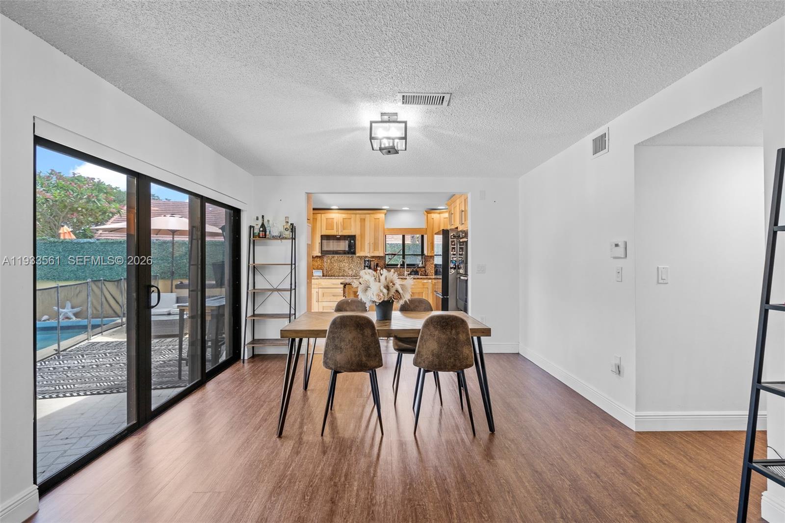 SKY LAKE VILLAS FIRST ADD - Residential