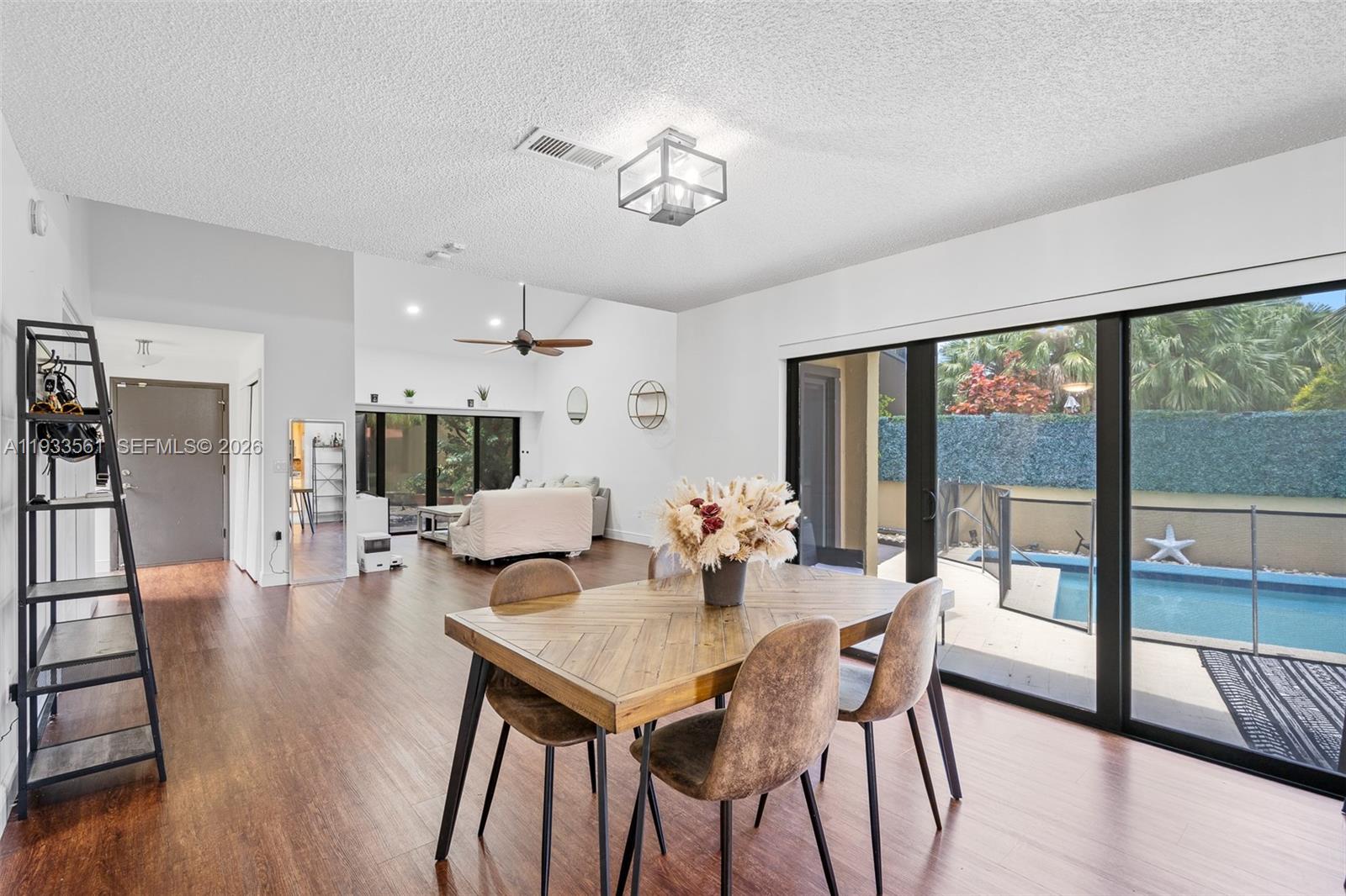 SKY LAKE VILLAS FIRST ADD - Residential