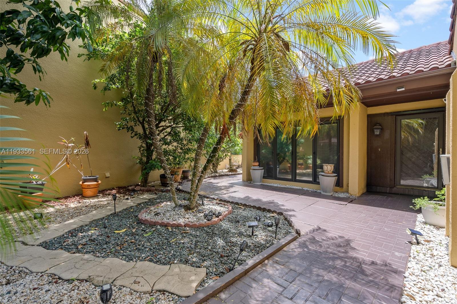 SKY LAKE VILLAS FIRST ADD - Residential