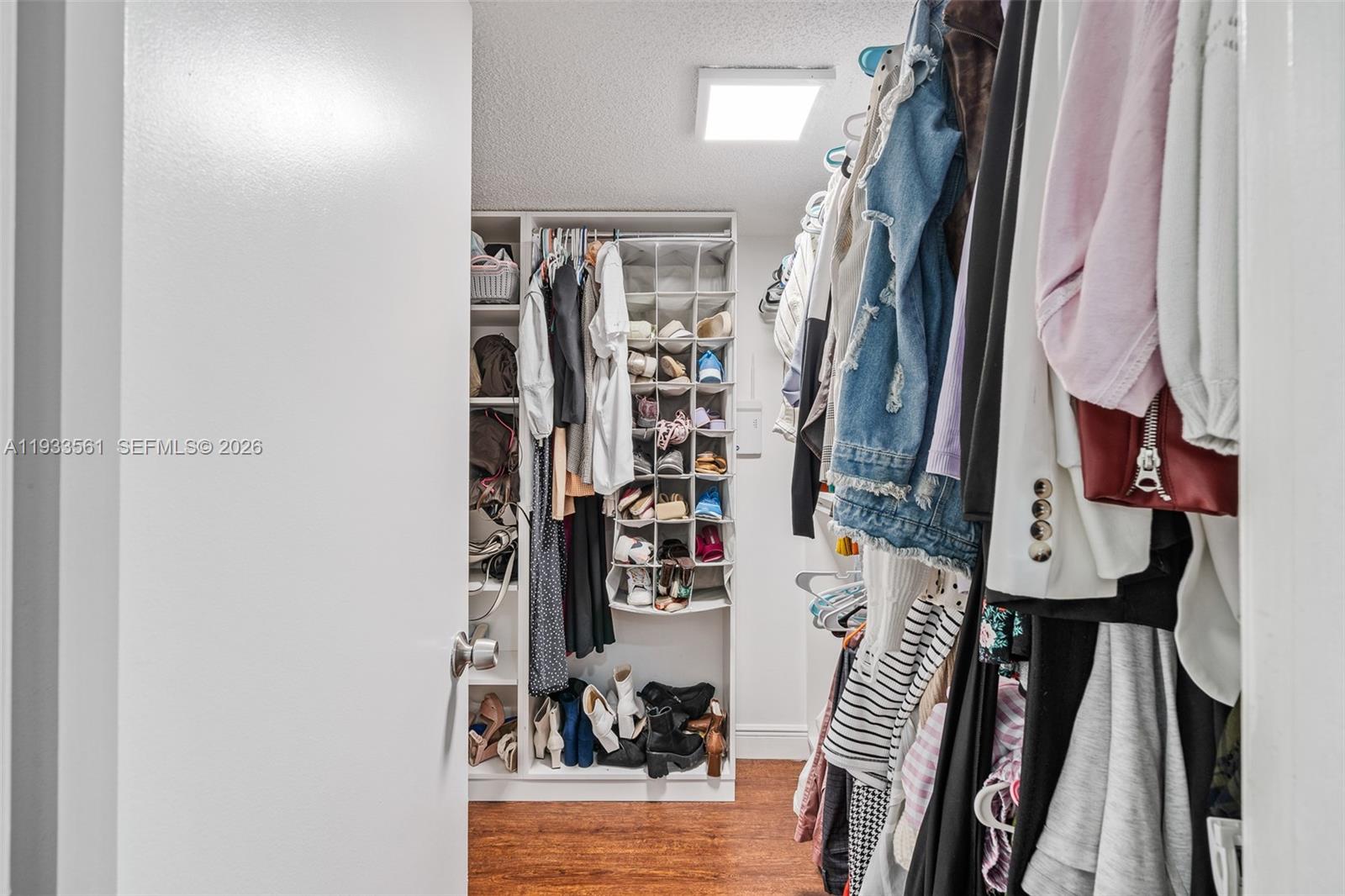 SKY LAKE VILLAS FIRST ADD - Residential