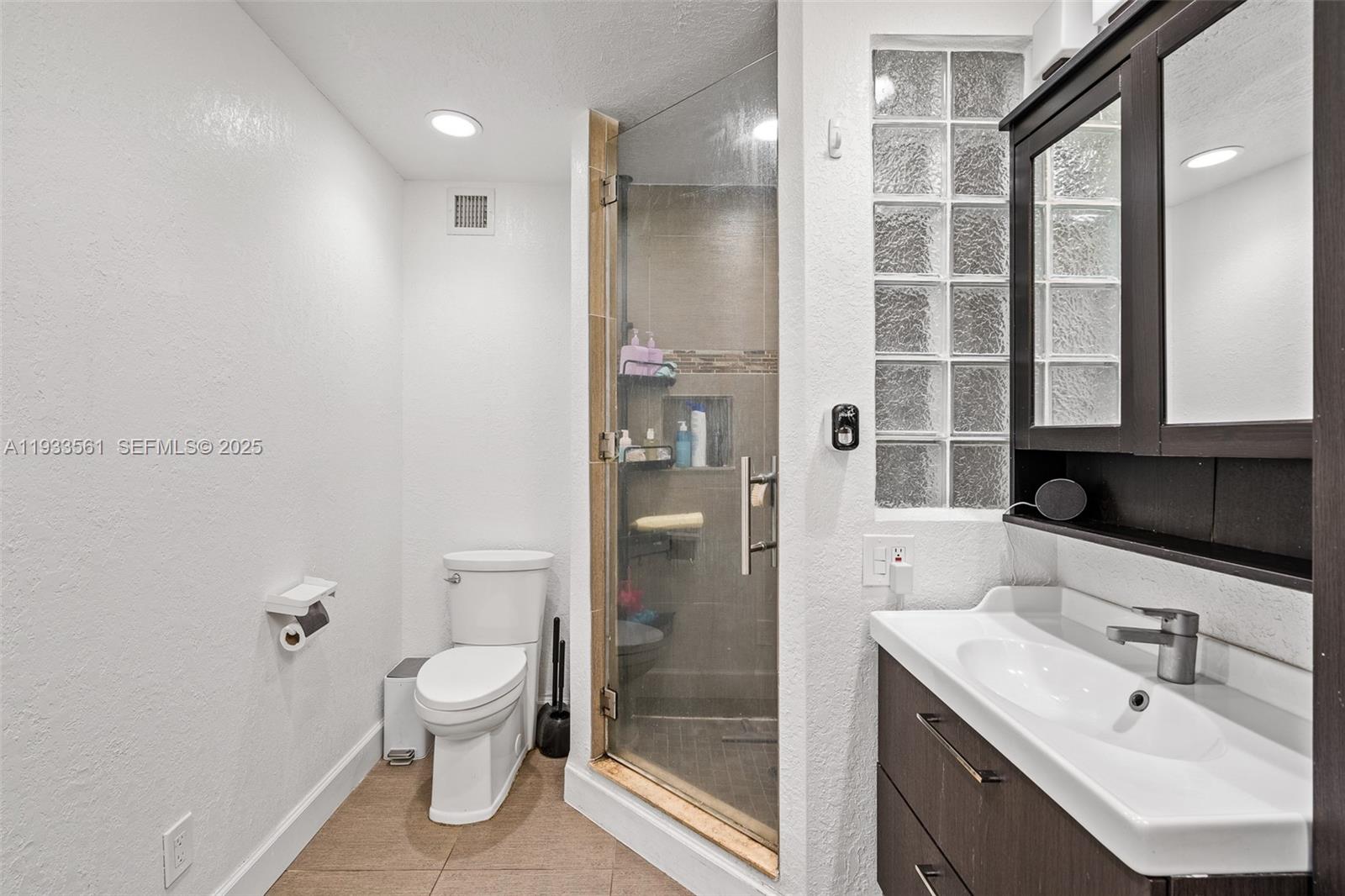 SKY LAKE VILLAS FIRST ADD - Residential