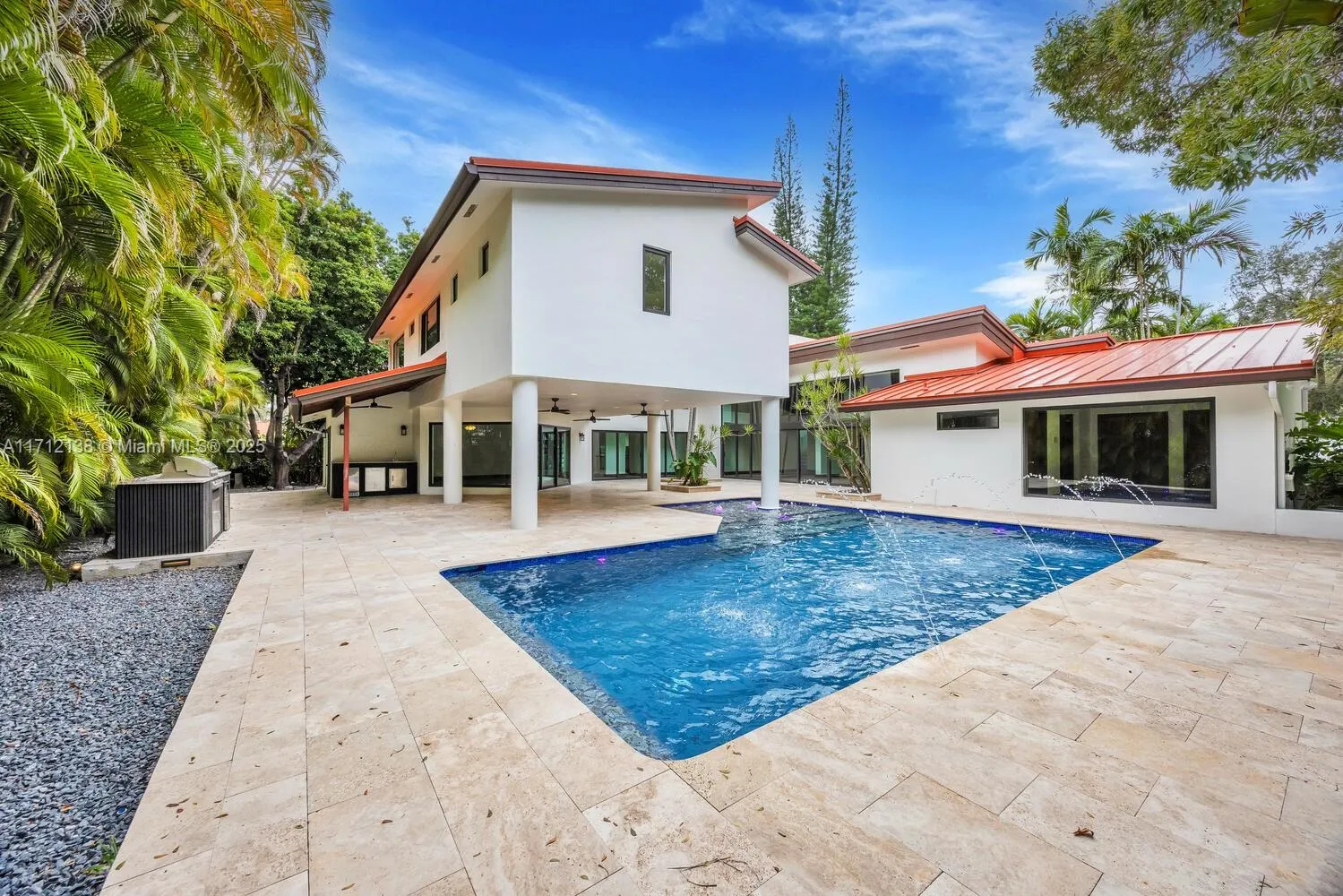 Miami, Florida 33143, United States, 5 Bedrooms Bedrooms, ,4 BathroomsBathrooms,Residential,Pending,23390