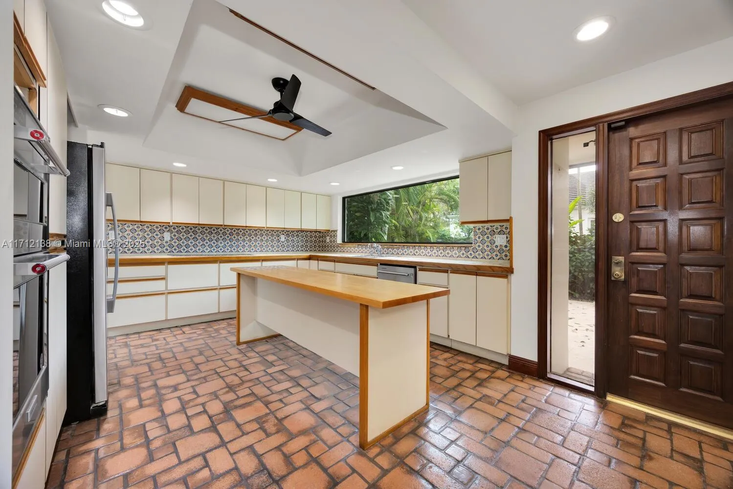 Miami, Florida 33143, United States, 5 Bedrooms Bedrooms, ,4 BathroomsBathrooms,Residential,Pending,23390