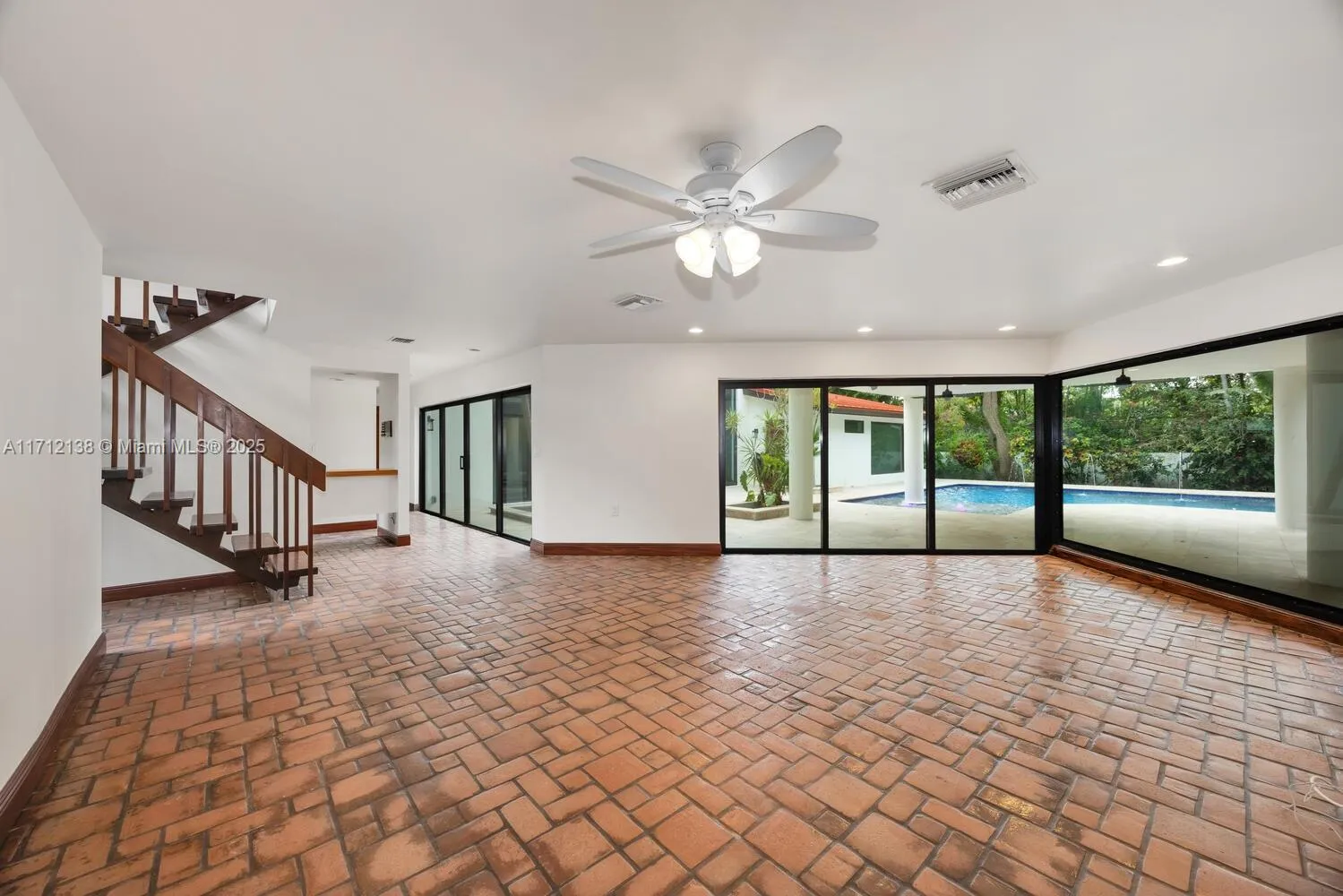 Miami, Florida 33143, United States, 5 Bedrooms Bedrooms, ,4 BathroomsBathrooms,Residential,Pending,23390