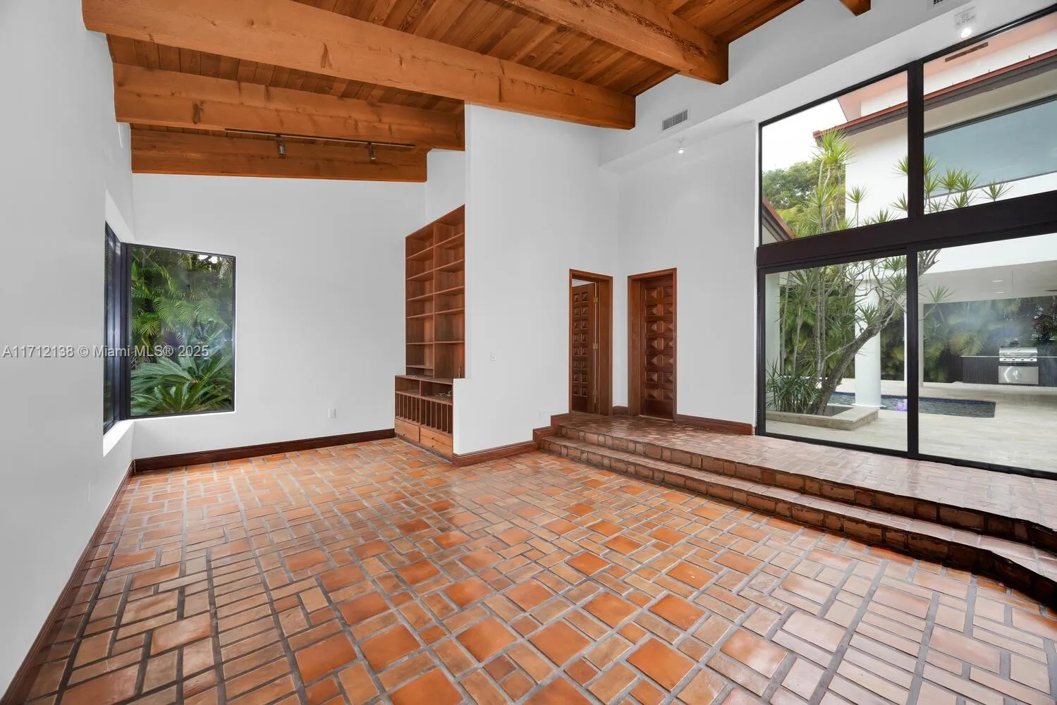 Miami, Florida 33143, United States, 5 Bedrooms Bedrooms, ,4 BathroomsBathrooms,Residential,Pending,23390