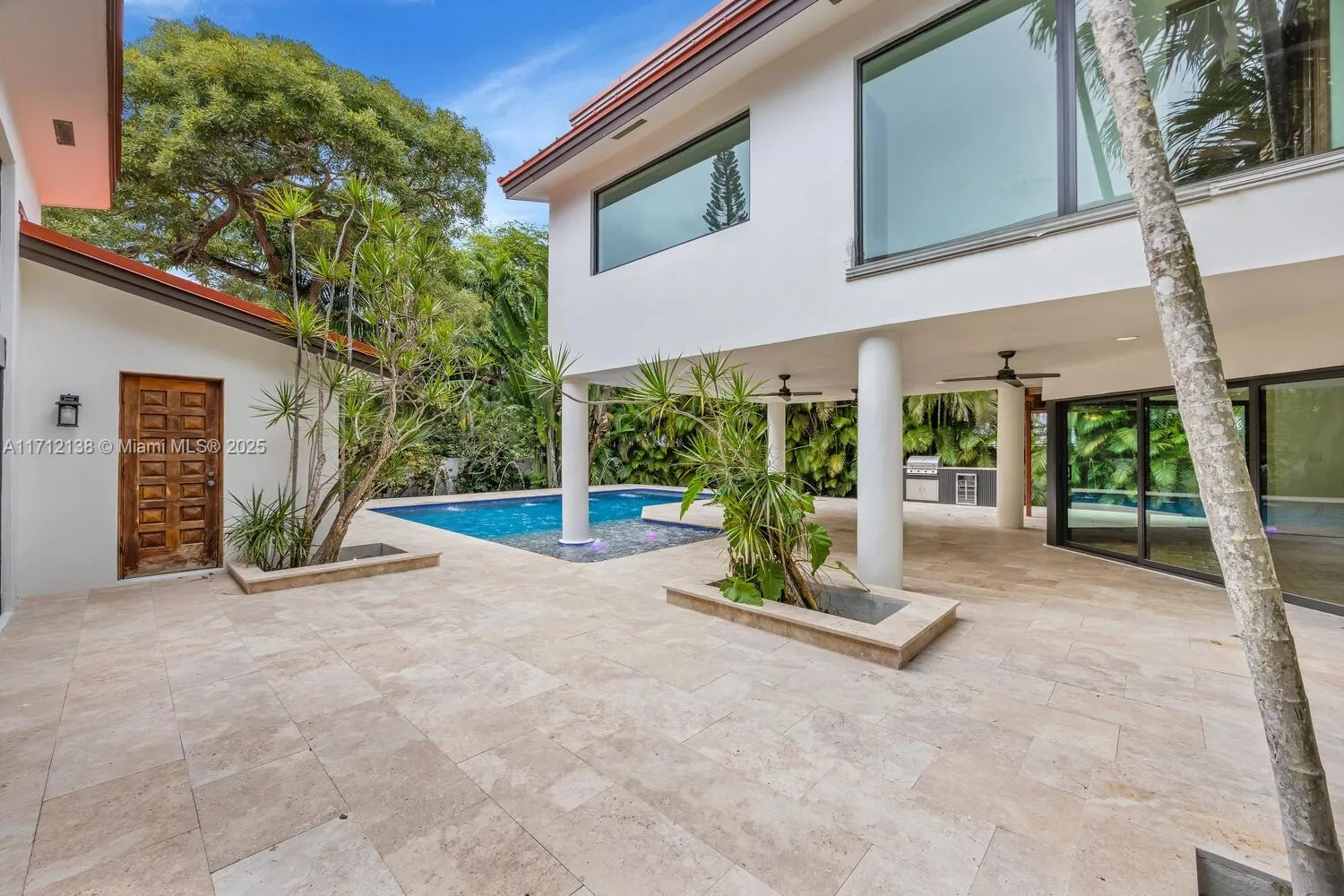 Miami, Florida 33143, United States, 5 Bedrooms Bedrooms, ,4 BathroomsBathrooms,Residential,Pending,23390