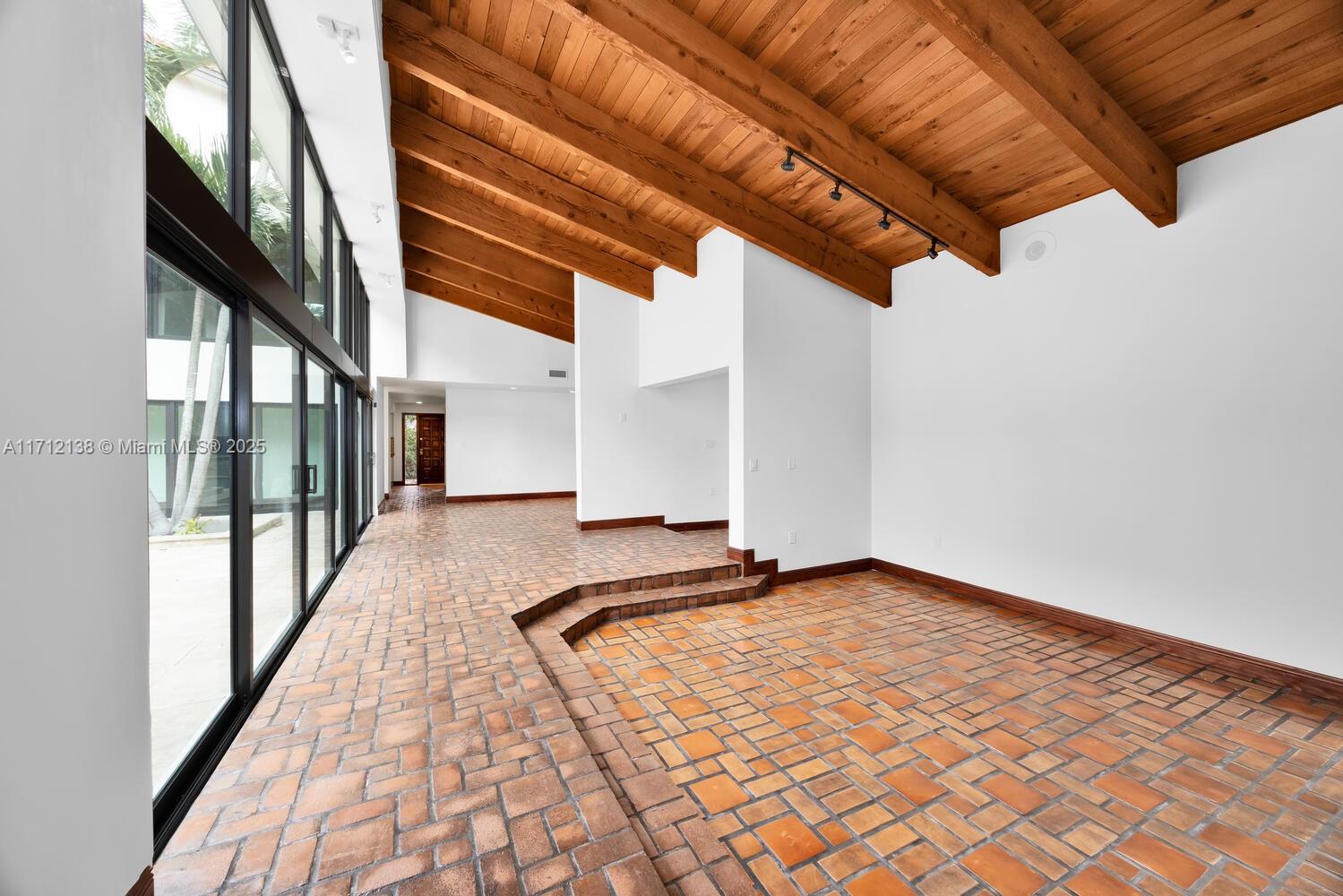 CATALINA PINES - Residential