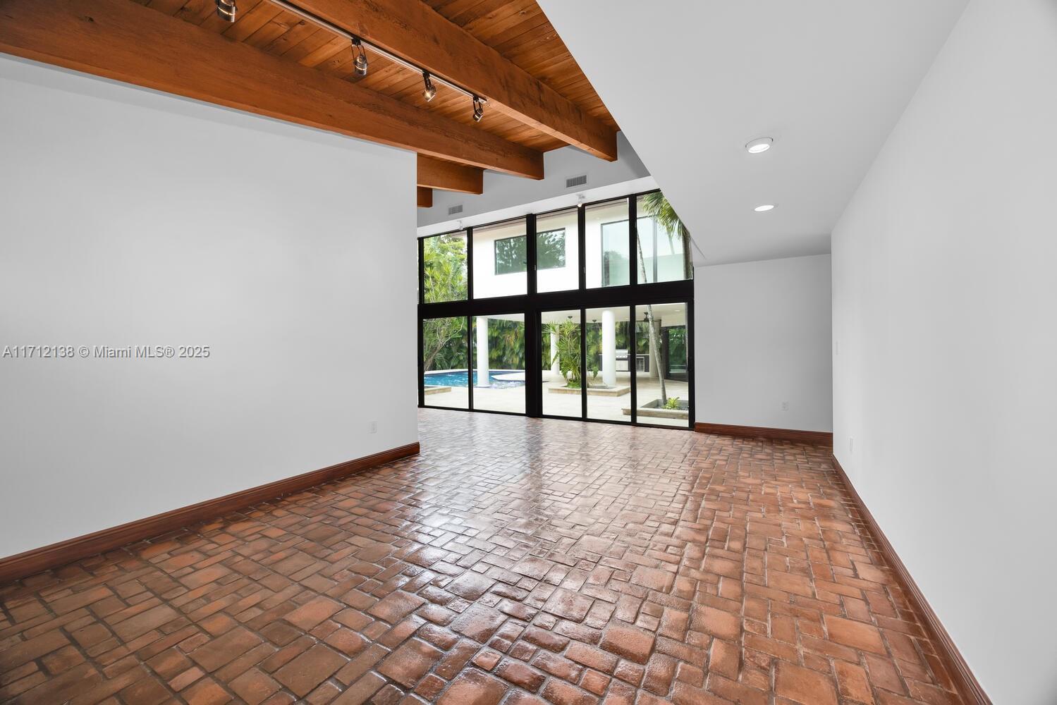 CATALINA PINES - Residential