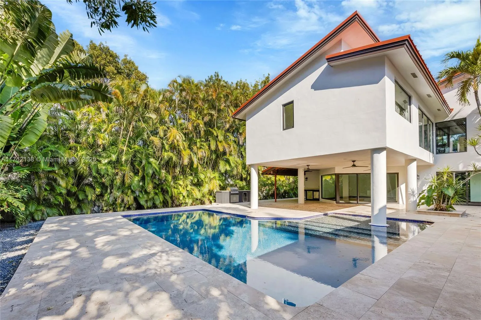 Miami, Florida 33143, United States, 5 Bedrooms Bedrooms, ,4 BathroomsBathrooms,Residential,Pending,23390