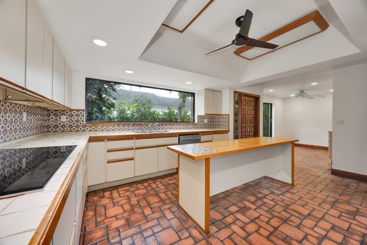 CATALINA PINES - Residential