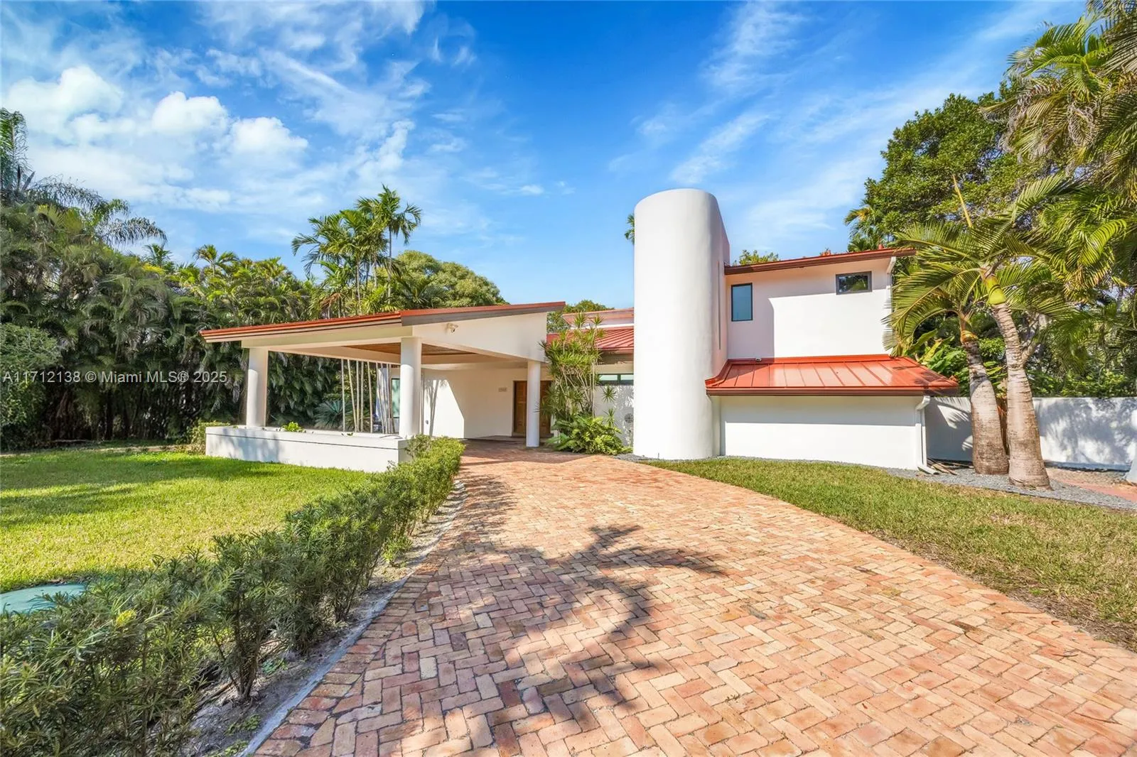 Miami, Florida 33143, United States, 5 Bedrooms Bedrooms, ,4 BathroomsBathrooms,Residential,Pending,23390