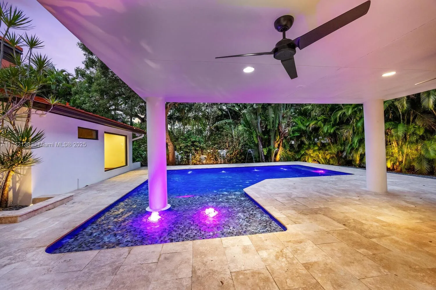 Miami, Florida 33143, United States, 5 Bedrooms Bedrooms, ,4 BathroomsBathrooms,Residential,Pending,23390