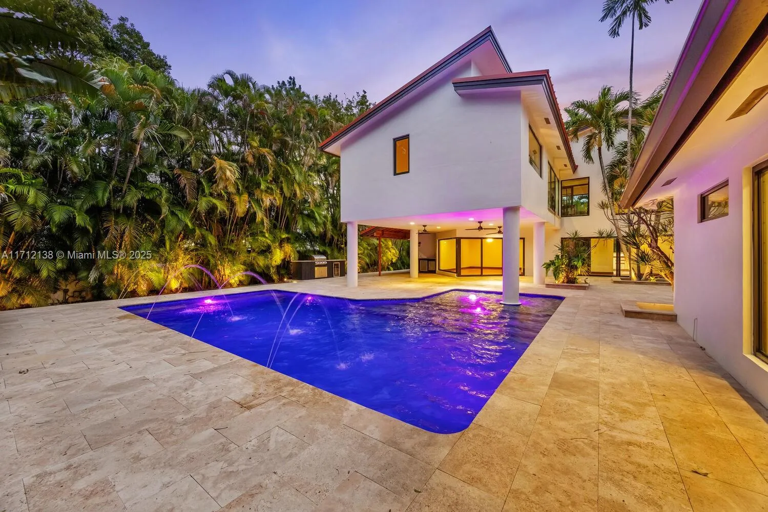 Miami, Florida 33143, United States, 5 Bedrooms Bedrooms, ,4 BathroomsBathrooms,Residential,Pending,23390