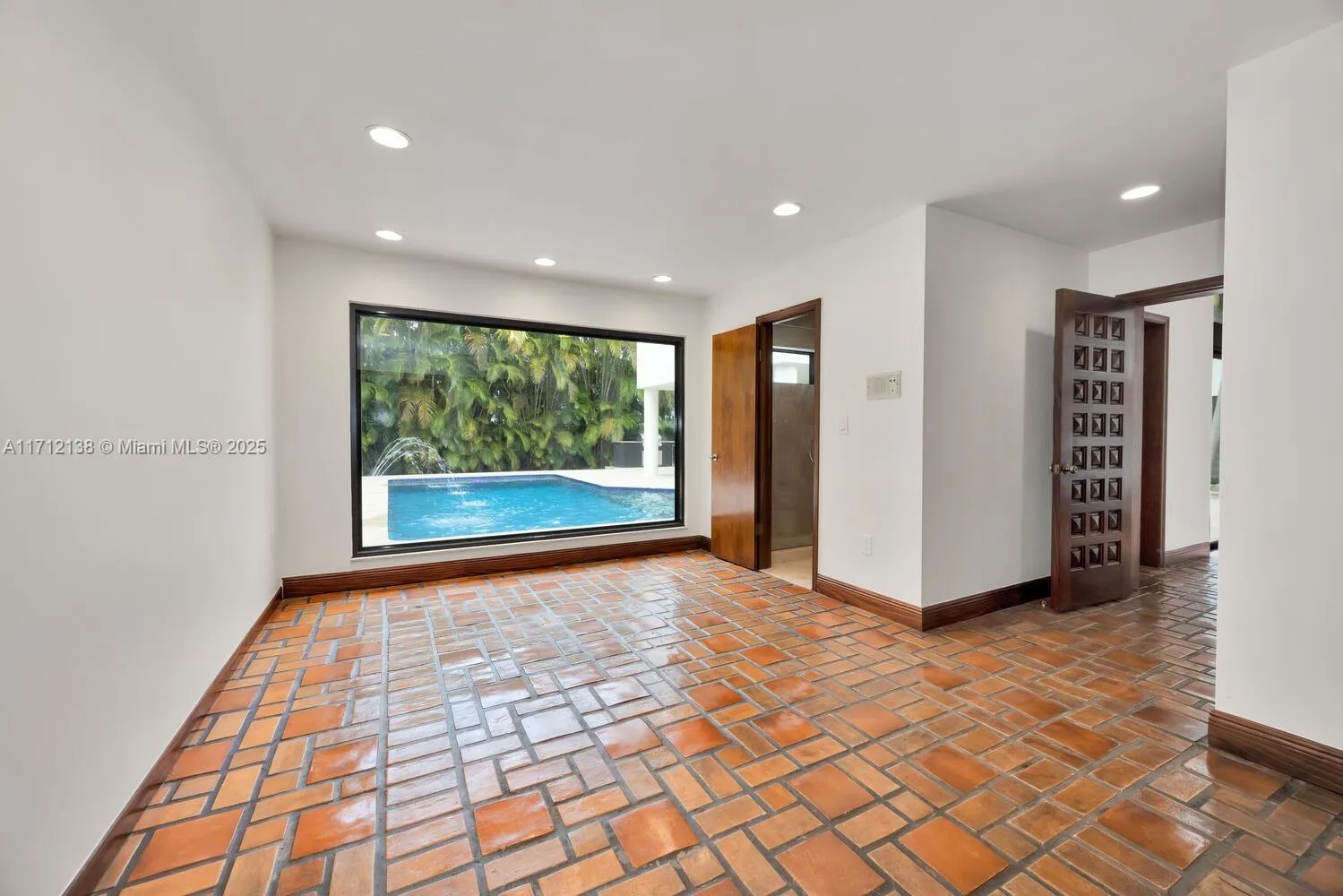 Miami, Florida 33143, United States, 5 Bedrooms Bedrooms, ,4 BathroomsBathrooms,Residential,Pending,23390