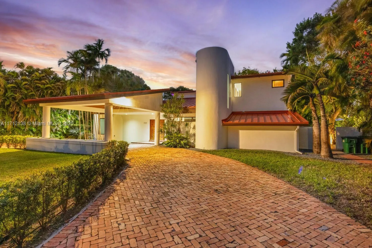 Miami, Florida 33143, United States, 5 Bedrooms Bedrooms, ,4 BathroomsBathrooms,Residential,Pending,23390