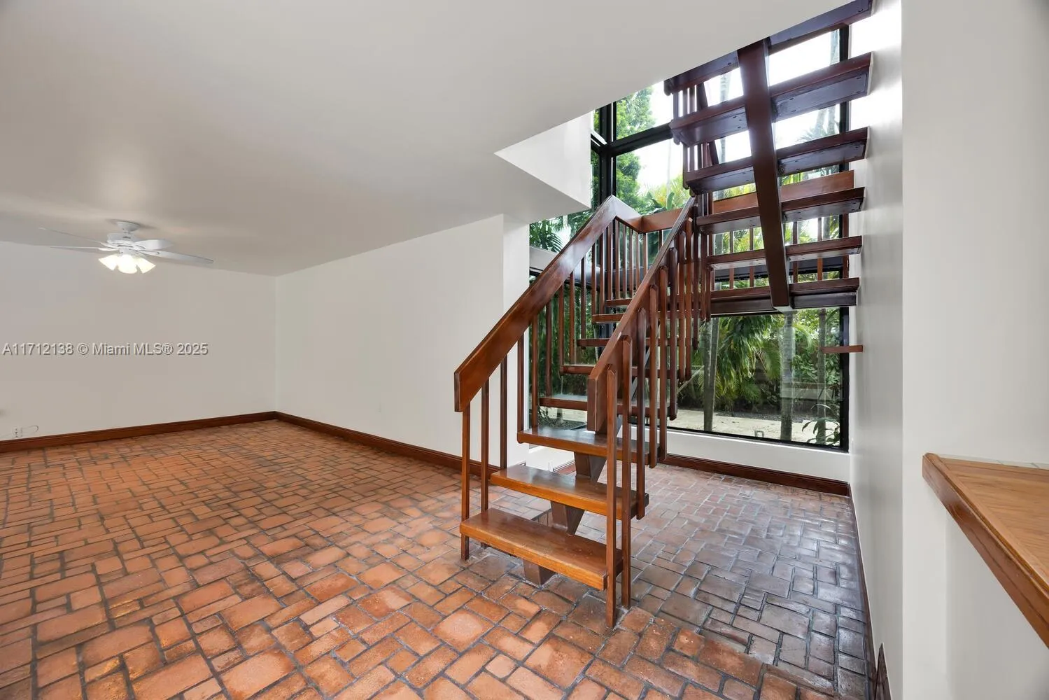 Miami, Florida 33143, United States, 5 Bedrooms Bedrooms, ,4 BathroomsBathrooms,Residential,Pending,23390