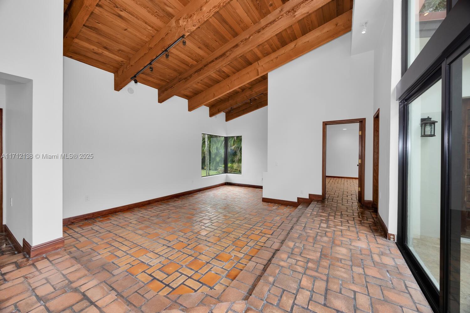 CATALINA PINES - Residential