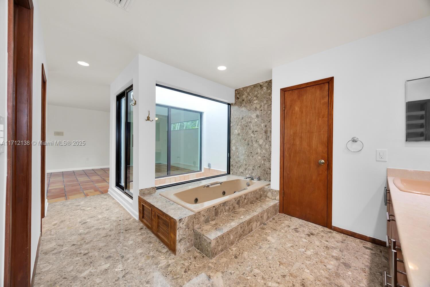 CATALINA PINES - Residential