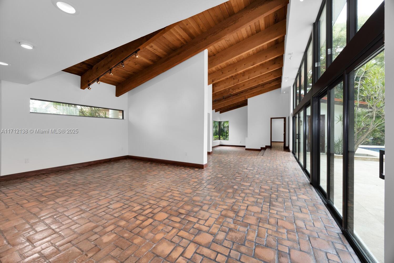 CATALINA PINES - Residential