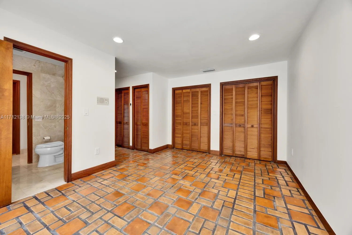 Miami, Florida 33143, United States, 5 Bedrooms Bedrooms, ,4 BathroomsBathrooms,Residential,Pending,23390