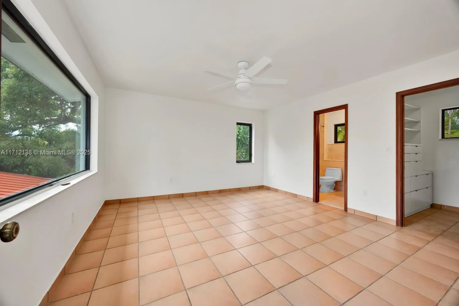 Miami, Florida 33143, United States, 5 Bedrooms Bedrooms, ,4 BathroomsBathrooms,Residential,Pending,23390