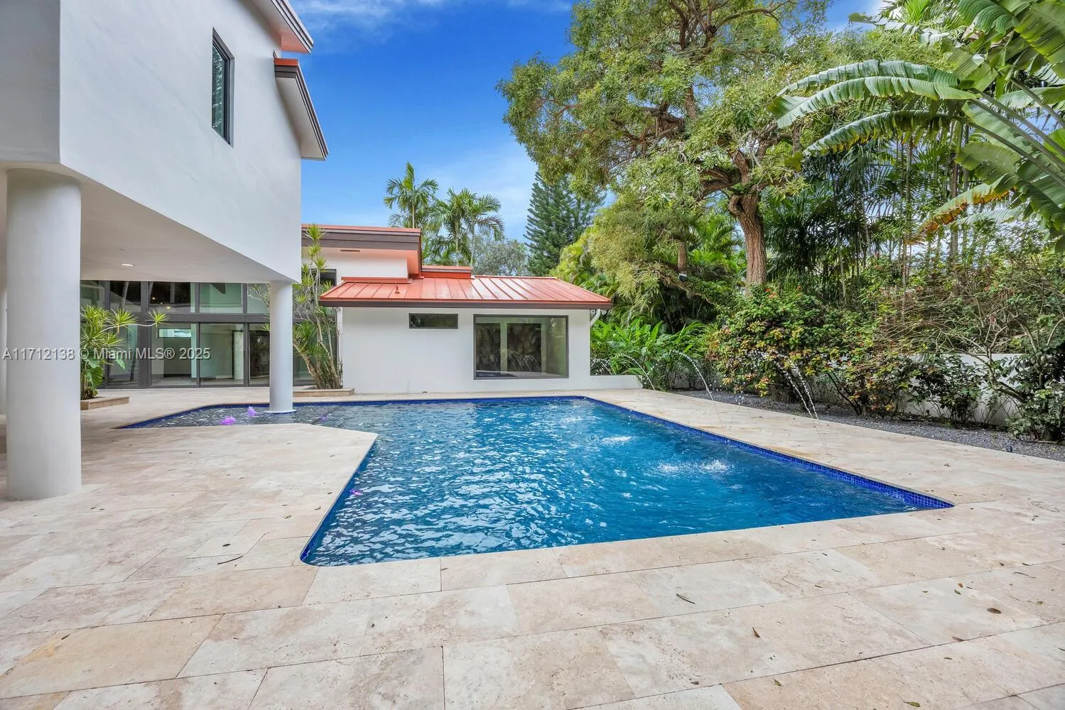 Miami, Florida 33143, United States, 5 Bedrooms Bedrooms, ,4 BathroomsBathrooms,Residential,Pending,23390