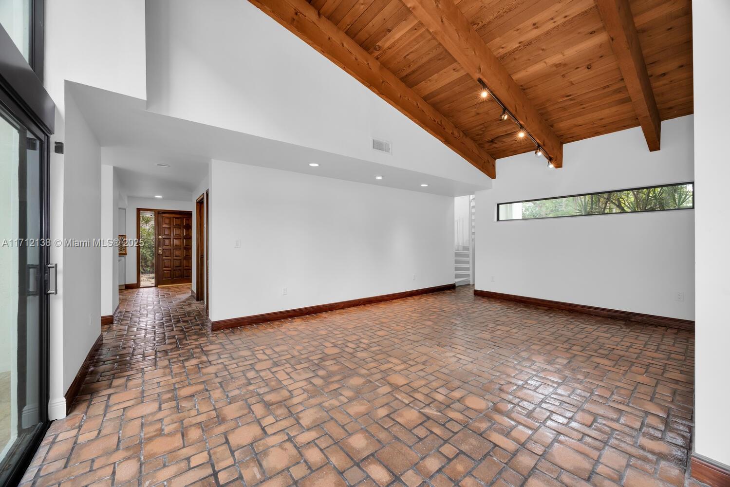 CATALINA PINES - Residential