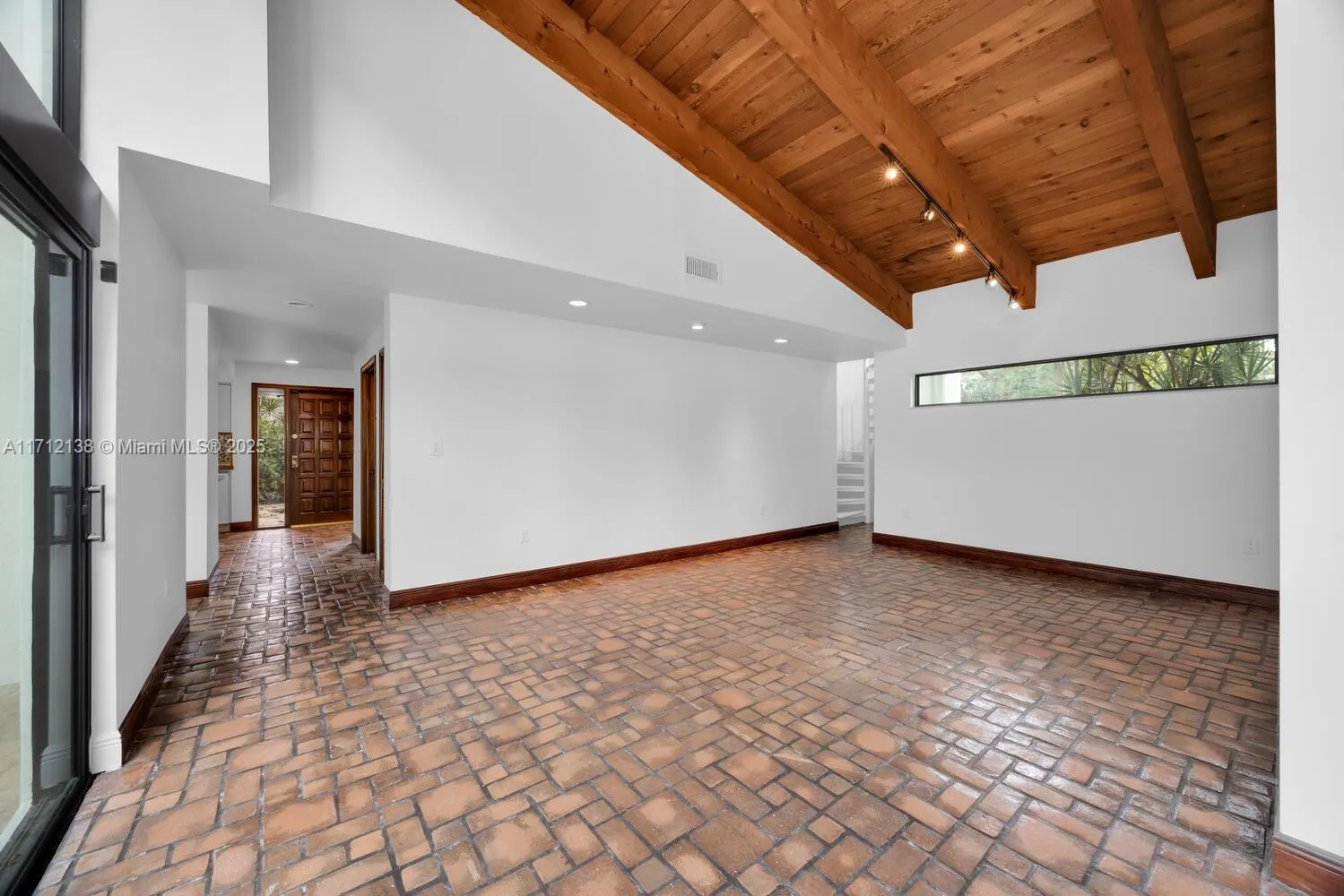 Miami, Florida 33143, United States, 5 Bedrooms Bedrooms, ,4 BathroomsBathrooms,Residential,Pending,23390