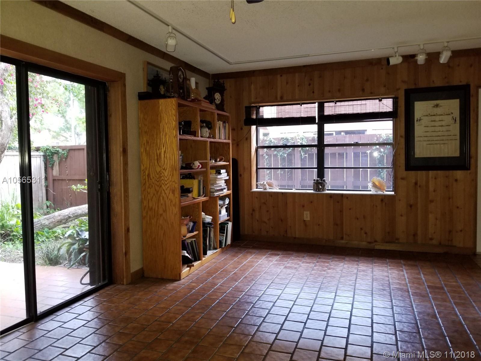 Rustic Townhouse in gated community close to shops and restaurants. Large bedrooms with walk in closet on 2nd floor, open kitchen on entry level. Private balcony off master bedroom overlooking private lush back yard. great for entertaining.Great potential!