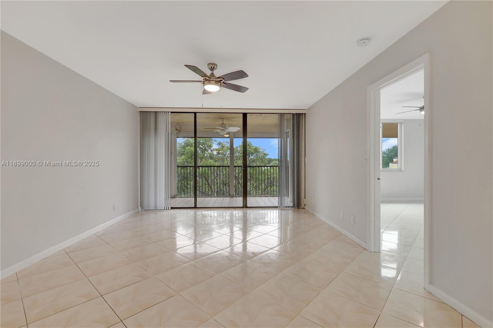 8592 W Sunrise Blvd 317, Plantation, FL, 33322/$200,000 4 8592 W Sunrise Blvd 317