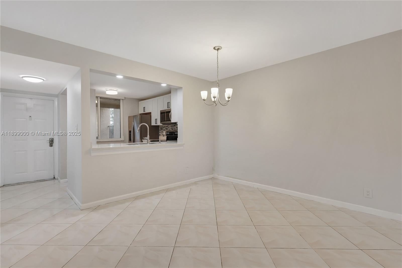 8592 W Sunrise Blvd 317, Plantation, FL, 33322/$200,000 3 8592 W Sunrise Blvd 317