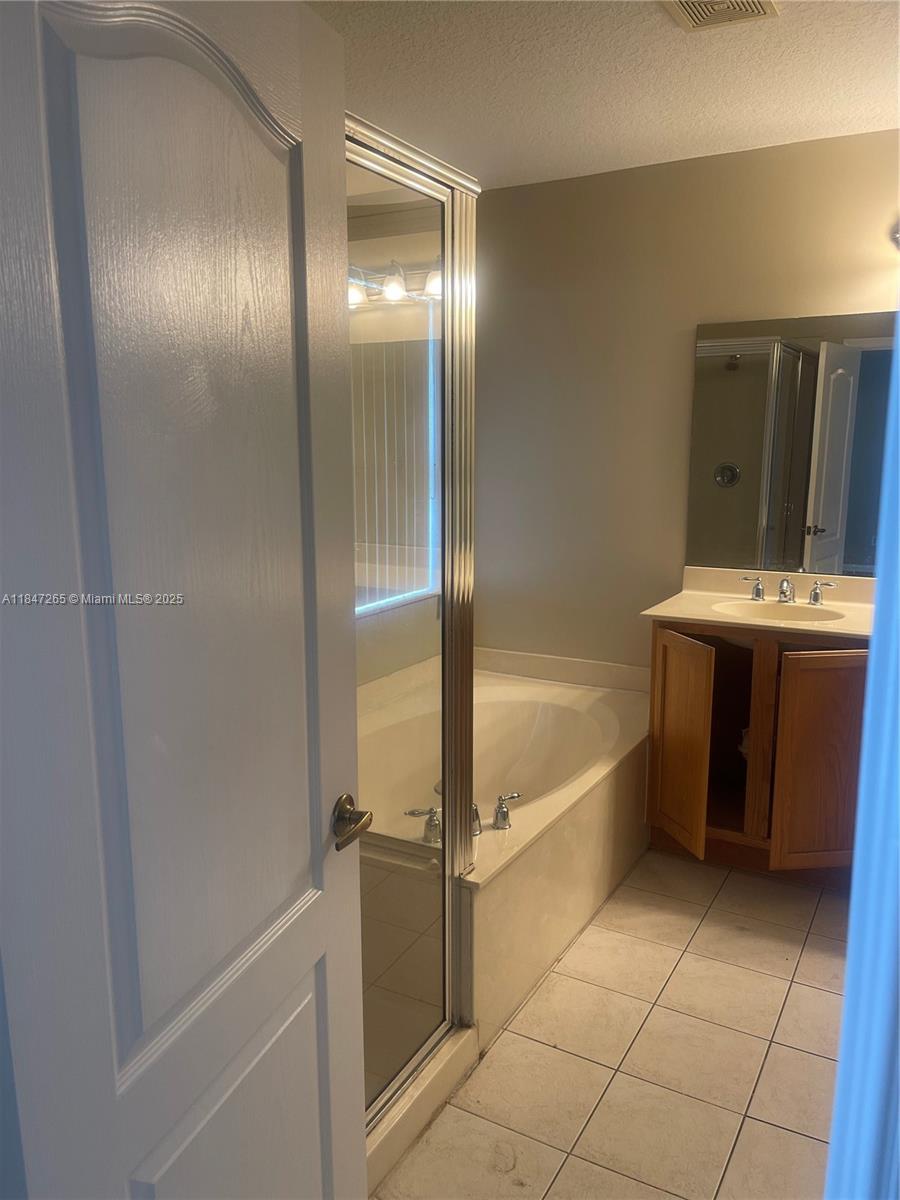 VERONA PALMS - Residential Lease