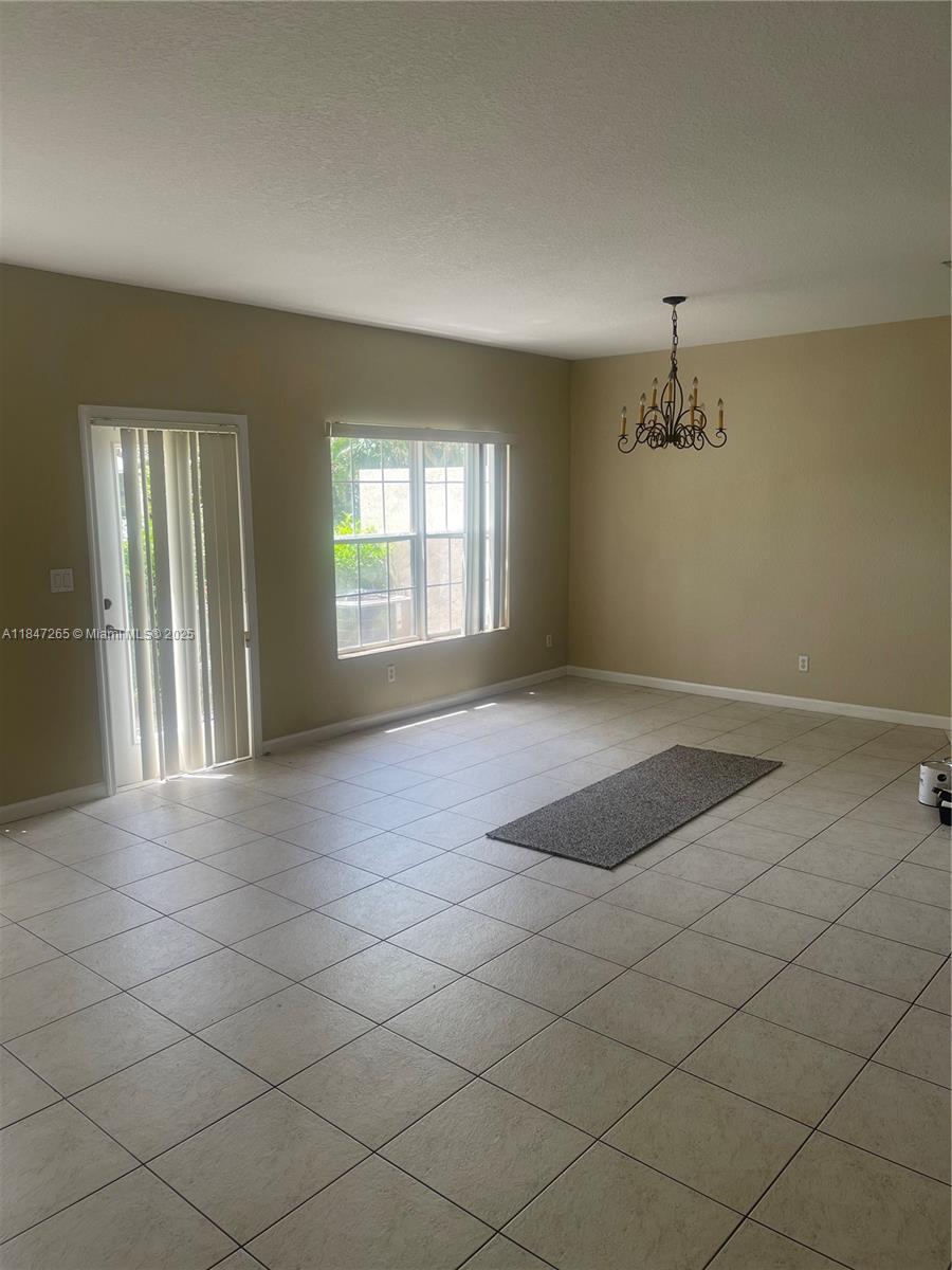 VERONA PALMS - Residential Lease