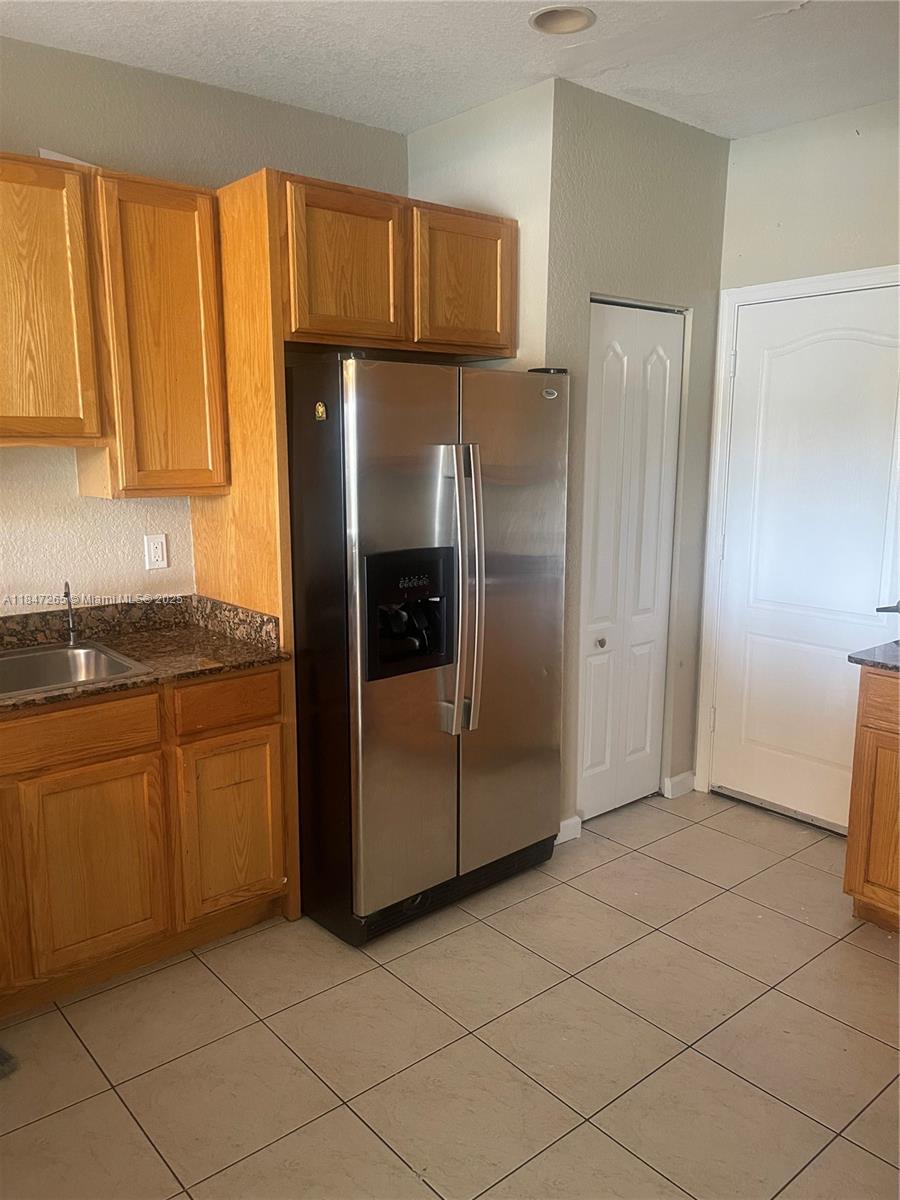 VERONA PALMS - Residential Lease