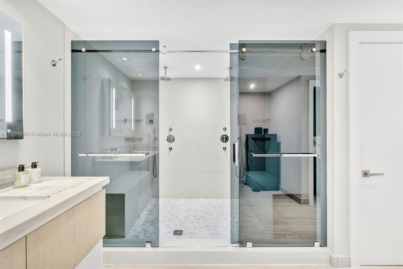 JADE BRICKELL RESIDENCES - Residential