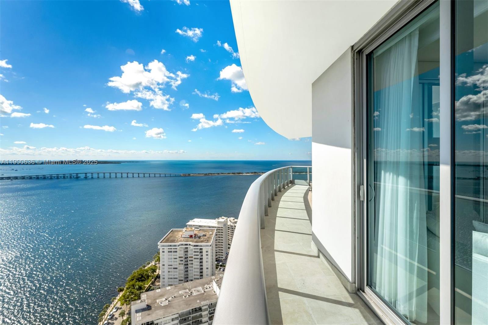 JADE BRICKELL RESIDENCES - Residential