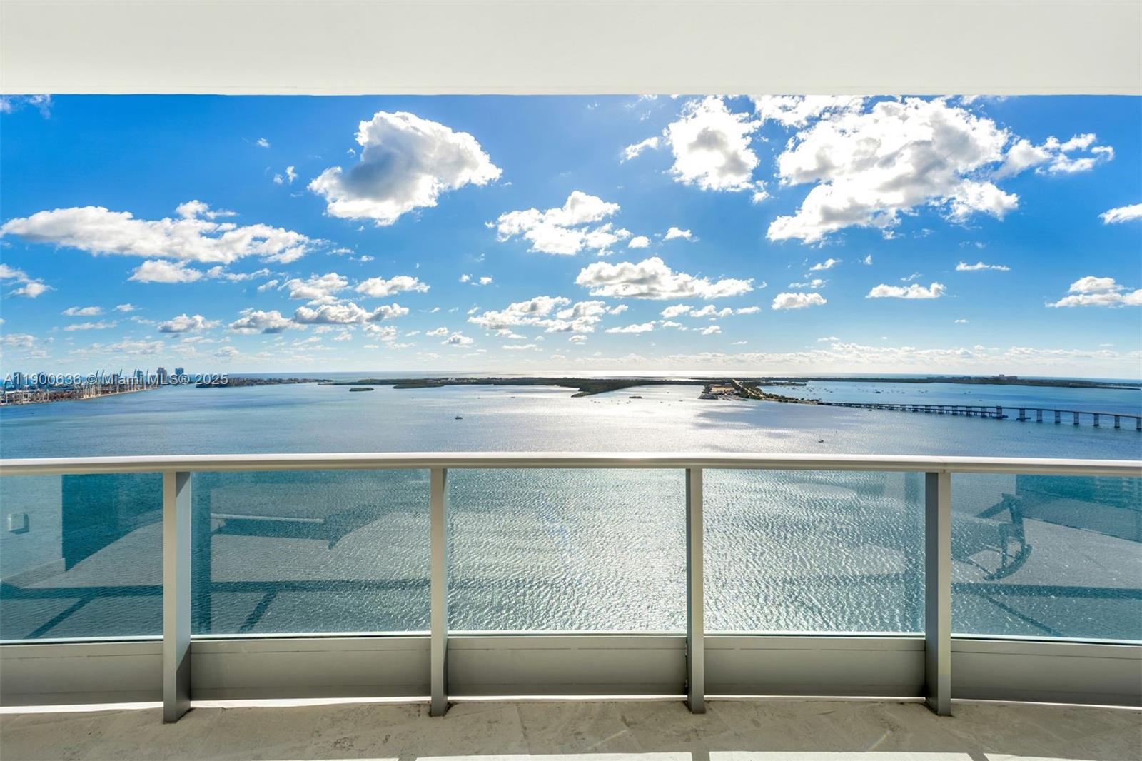 JADE BRICKELL RESIDENCES - Residential