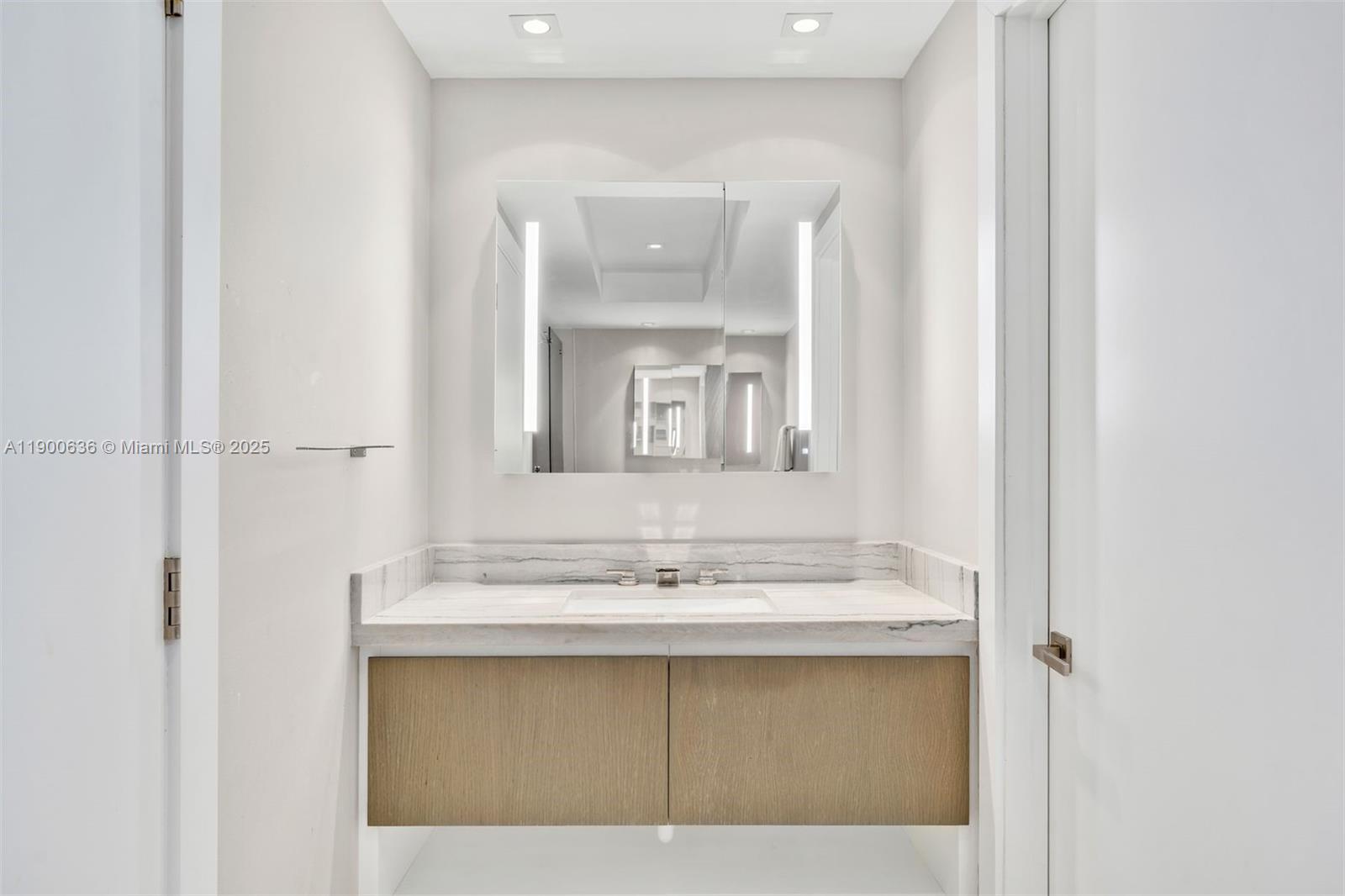 JADE BRICKELL RESIDENCES - Residential