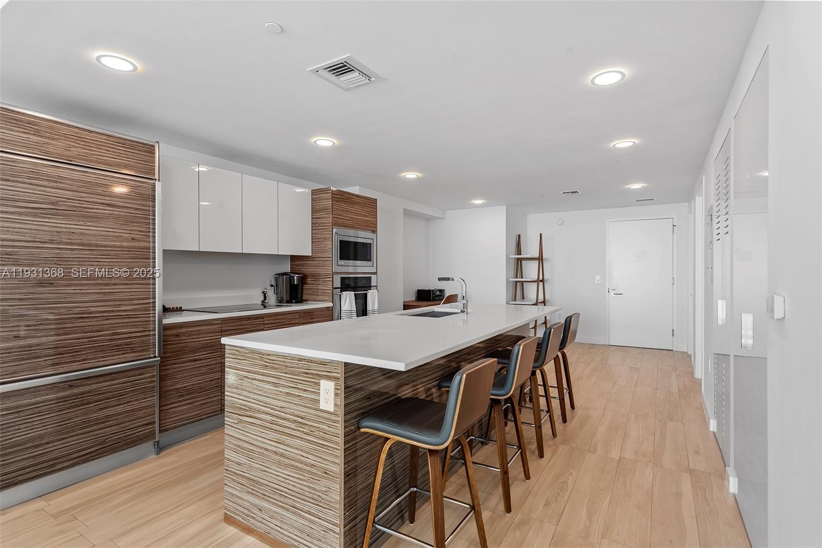 ICON BAY CONDO - Residential Lease